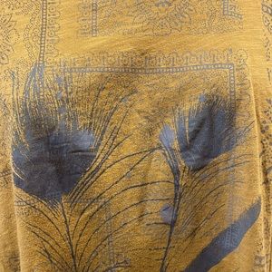 Blue Fish mustard artistic printed tee shirt size Large